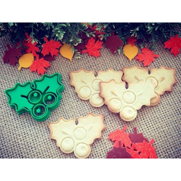 Mistletoe Cookie Cutter