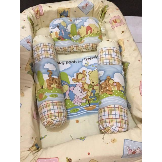 Tempat tidur bayi
