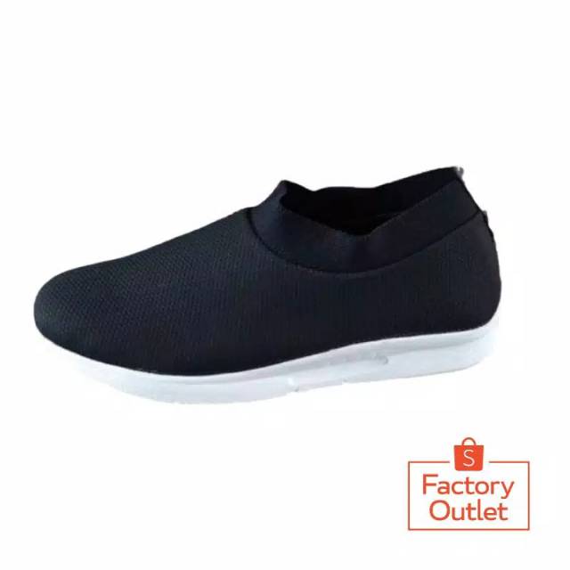 Sepatu slip on