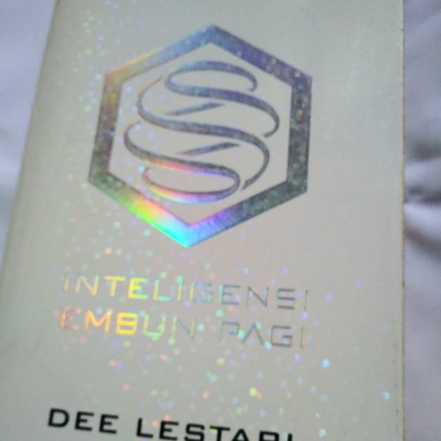 Inteligensi Embun Pagi (Supernova) karya Dee Lestari