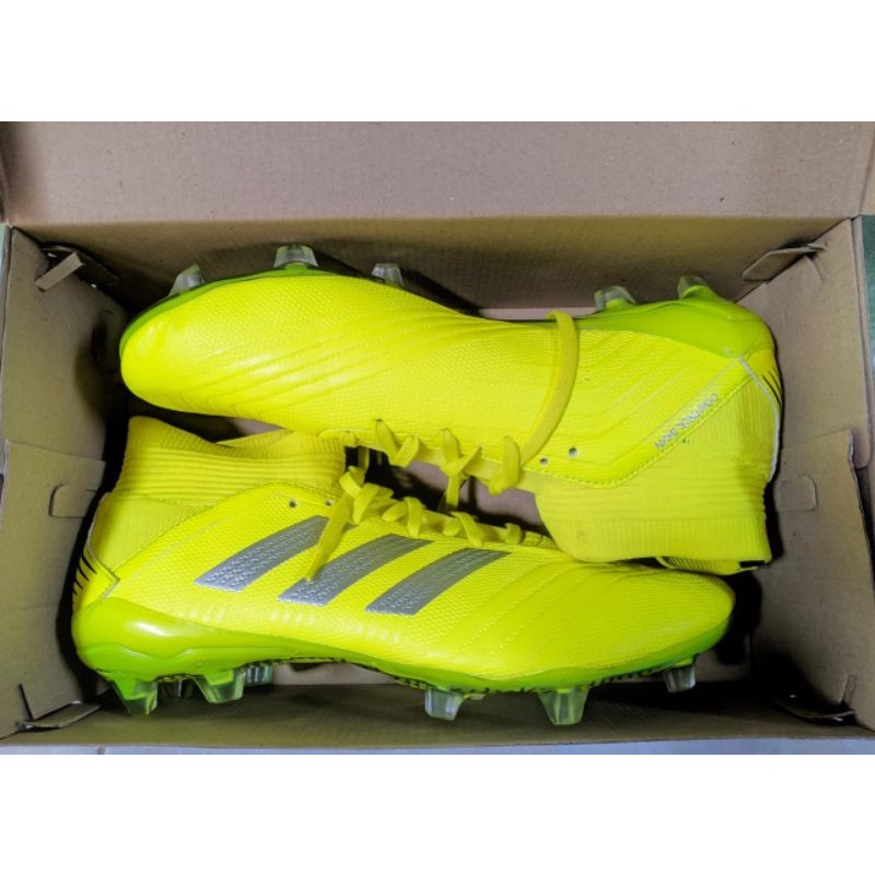 Sepatu Bola Boot