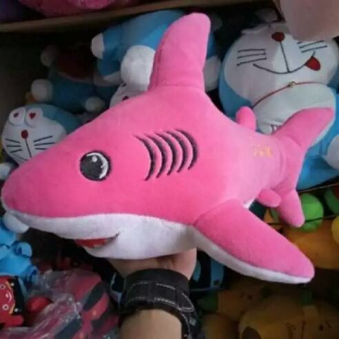 Boneka baby shark