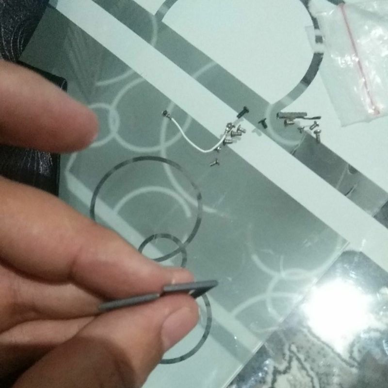 Tempat kartu sim dan memory HTC 10