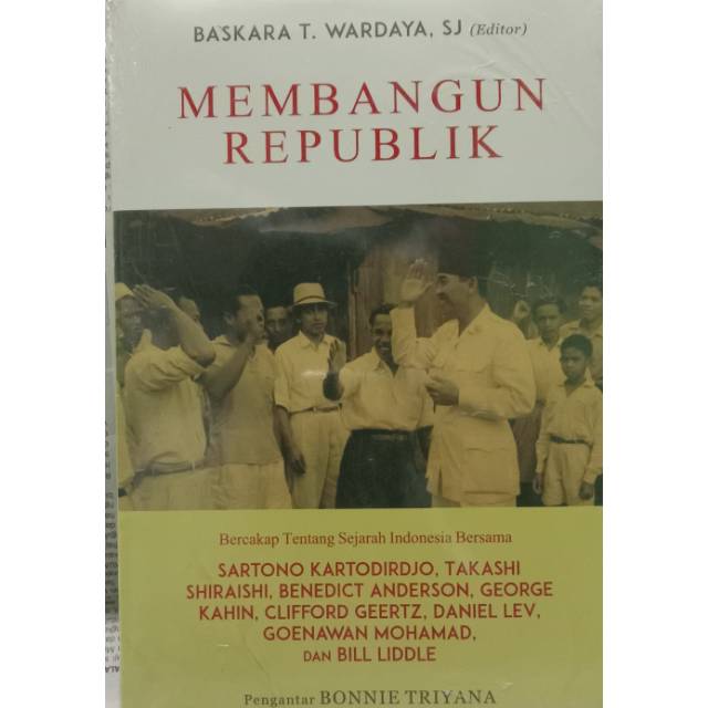 MEMBANGUN REPUBLIK