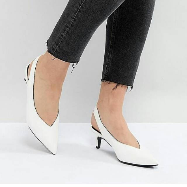 Sepatu heels putih M04