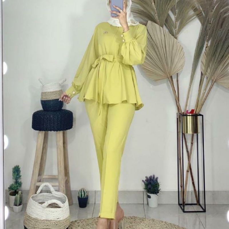 Set celana naila