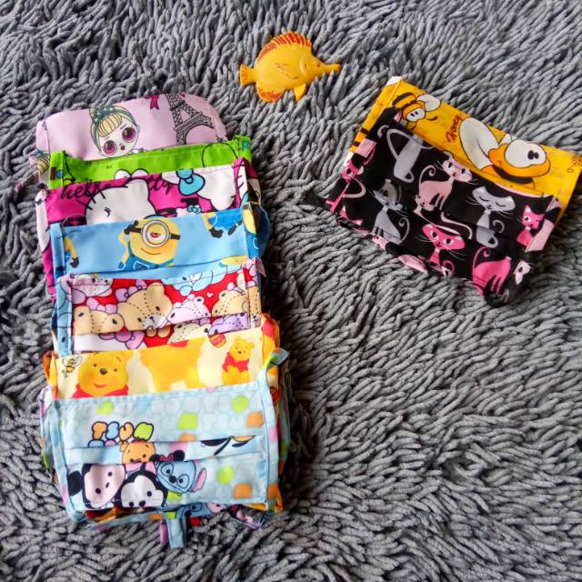 Masker kain karakter