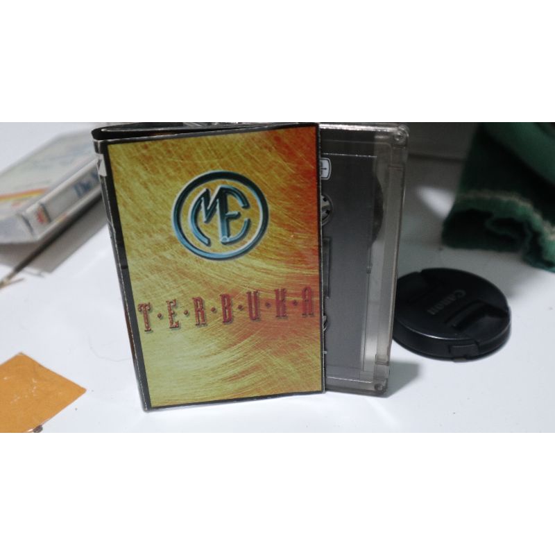kaset ME terbuka