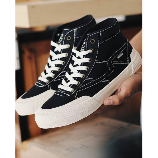 PATROBAS Equip Black White High