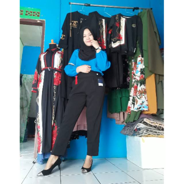 Setelan kerja kuliah
