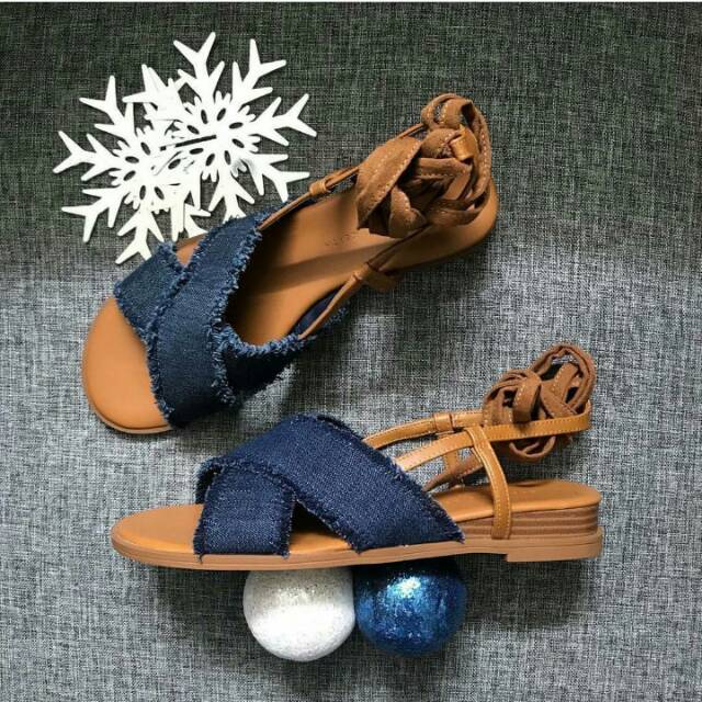 Charles&Keith