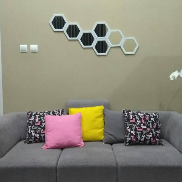 Hexagon mirror tingal tempel...