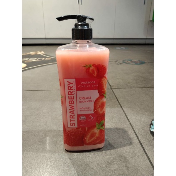 sabun mandi watson 1L strawberry