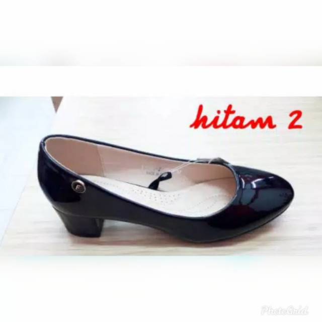 Sepatu fladeo
