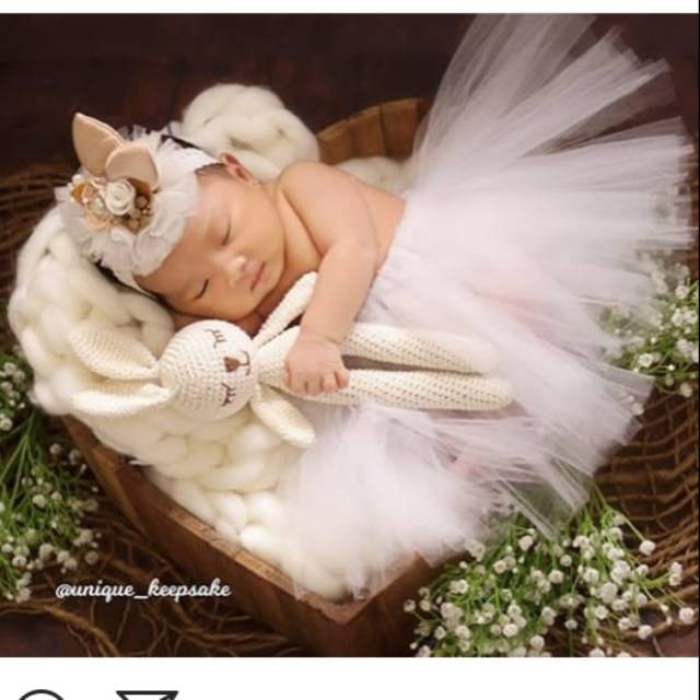 Sleepy bunny white