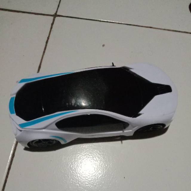 Mainan mobil batrei