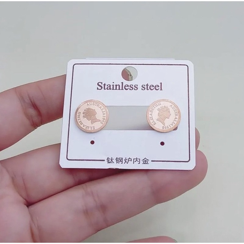 Anting titanium bulat koin elizabeth