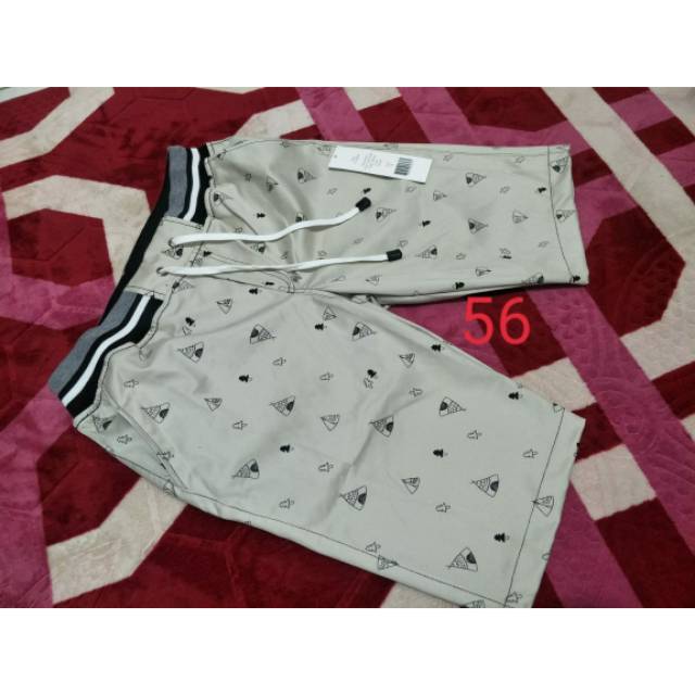 celana pendek motif