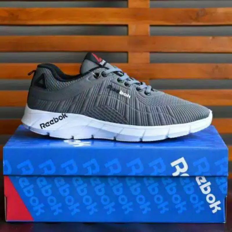 sepatu sport