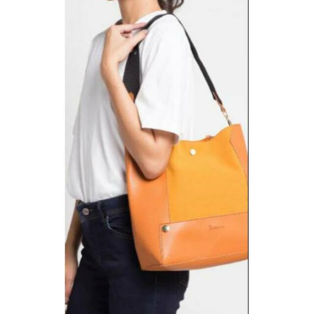 Bellezza HandBag YZ720695<br/><br/>Camel