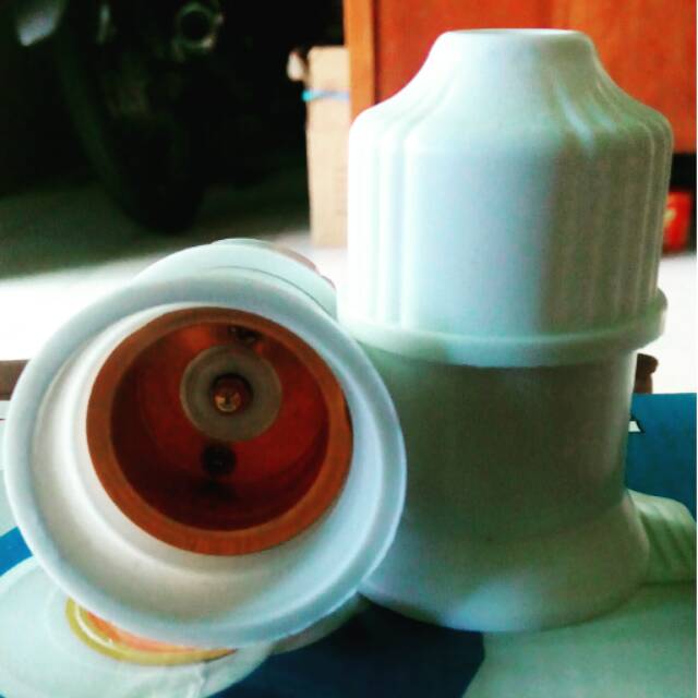 Fiting gantung lampu listrik