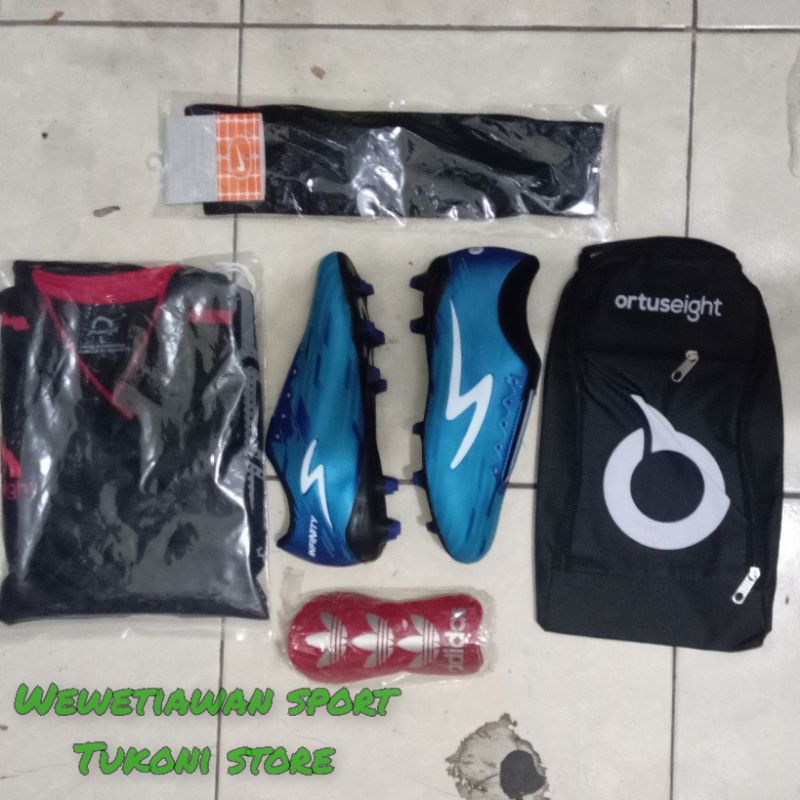 Paket komplit sepatu bola