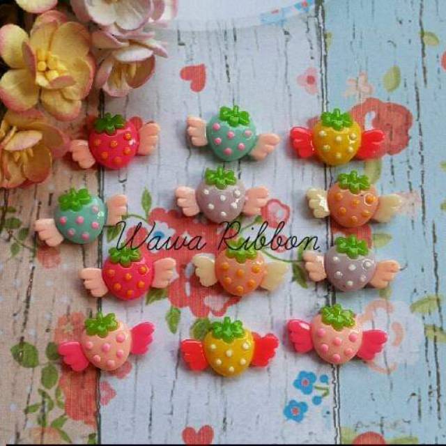 10 pcs Resin strawberry
