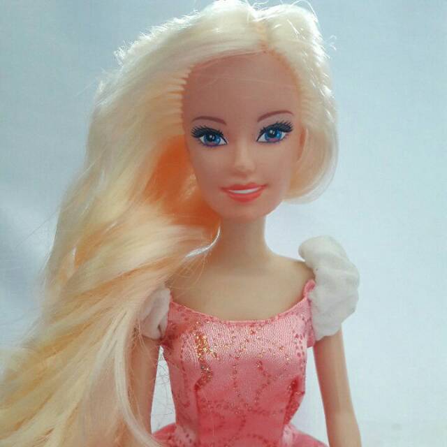 Barbie rambut terurai