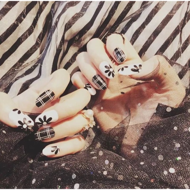 Fake nails motif 08
