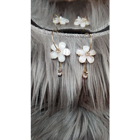 Anting bunga korea.