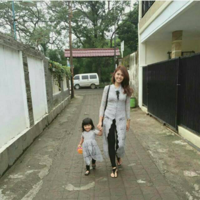 Kebaya rangrang abu