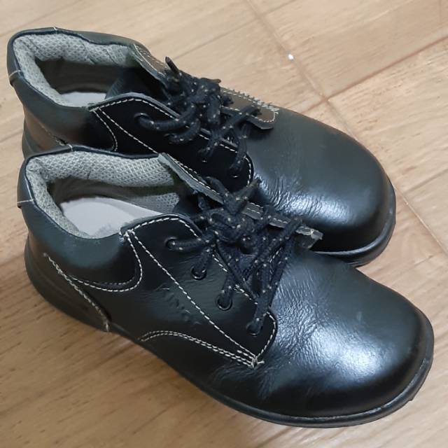 Safety shoes