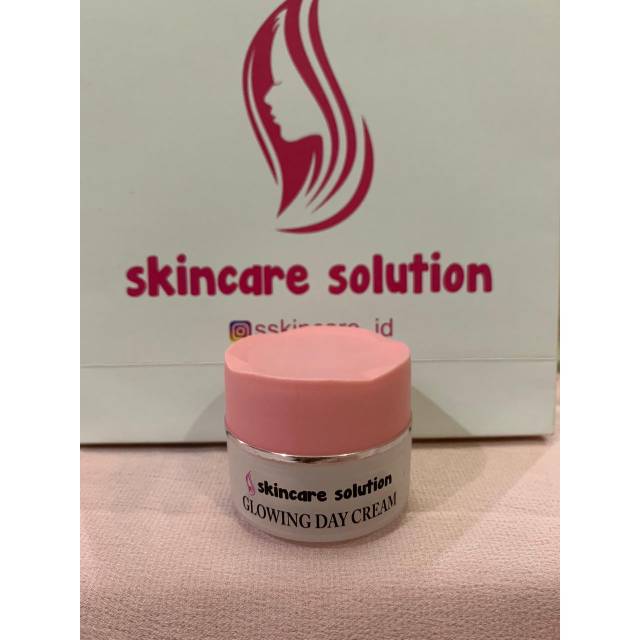Glowing Day Cream (Skincare Solution)