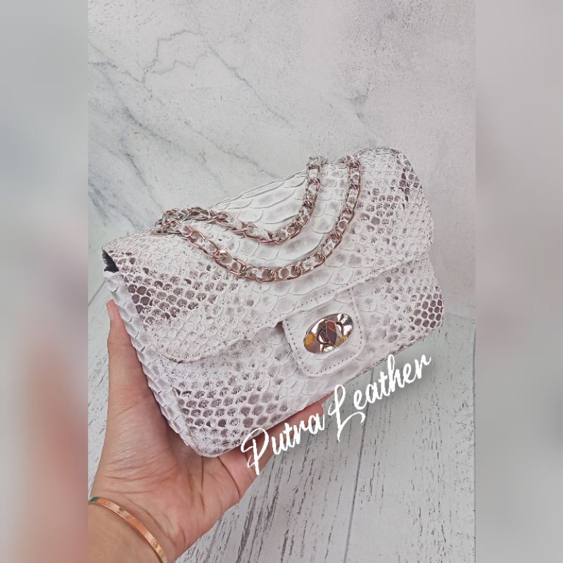 Tas Cantik... kulit ular batu