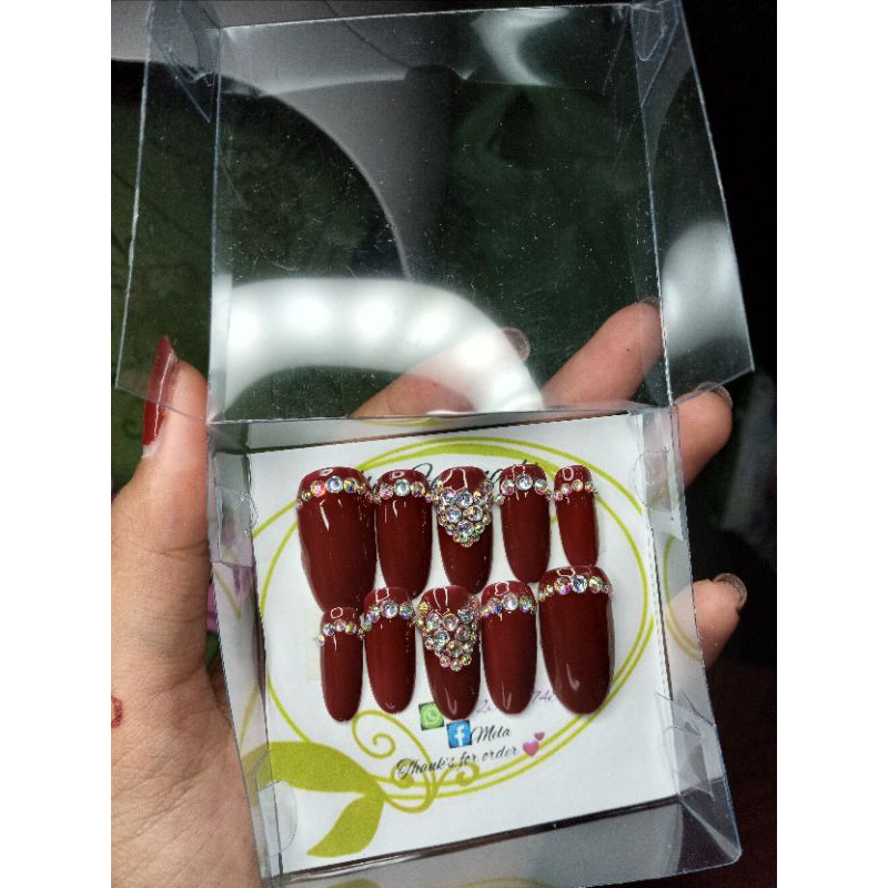 kuku palsu maroon