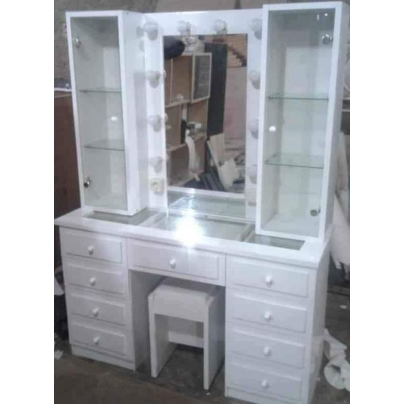 meja rias artis dauble