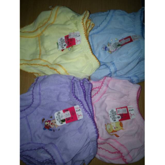 Celana dalam anak karakter disney