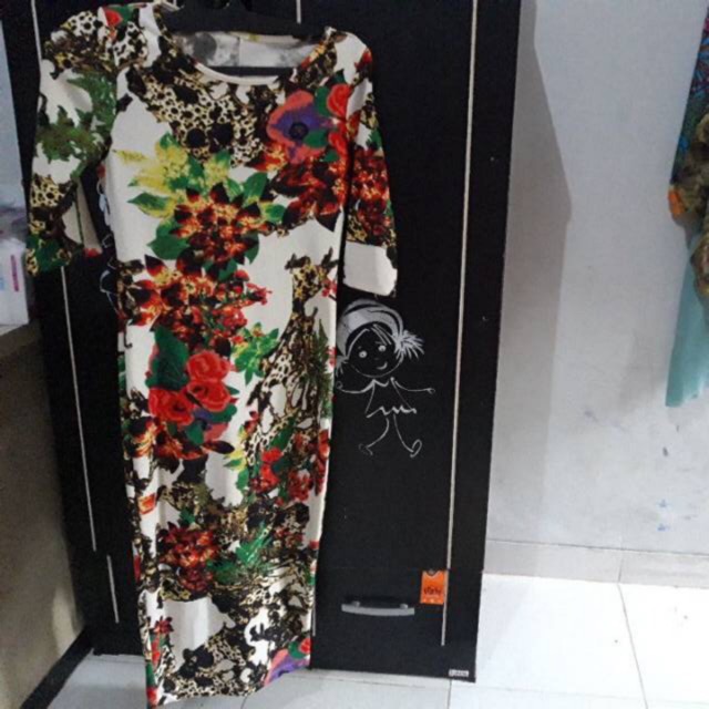 Dress motif bunga