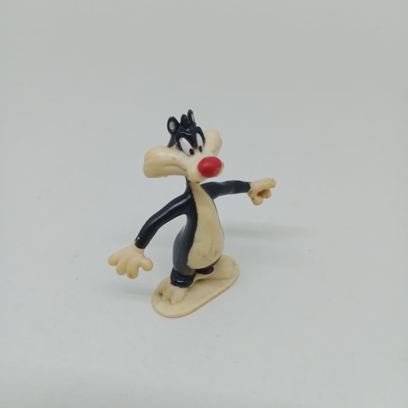 Figure Sylvester Berdiri