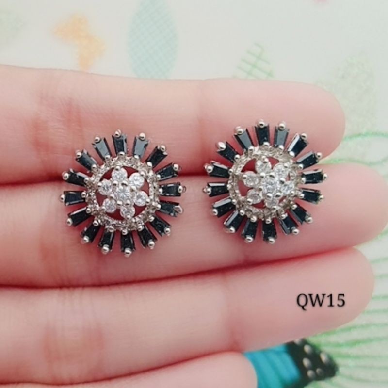 lapis emas anting hitam