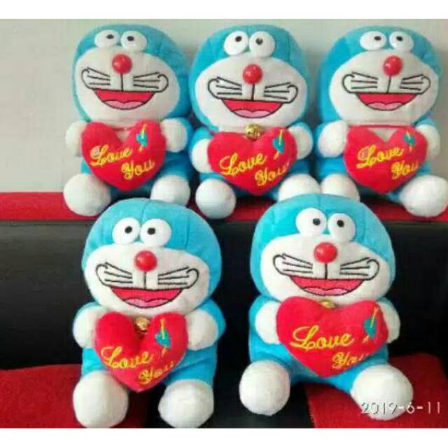 Boneka doraemon love size s