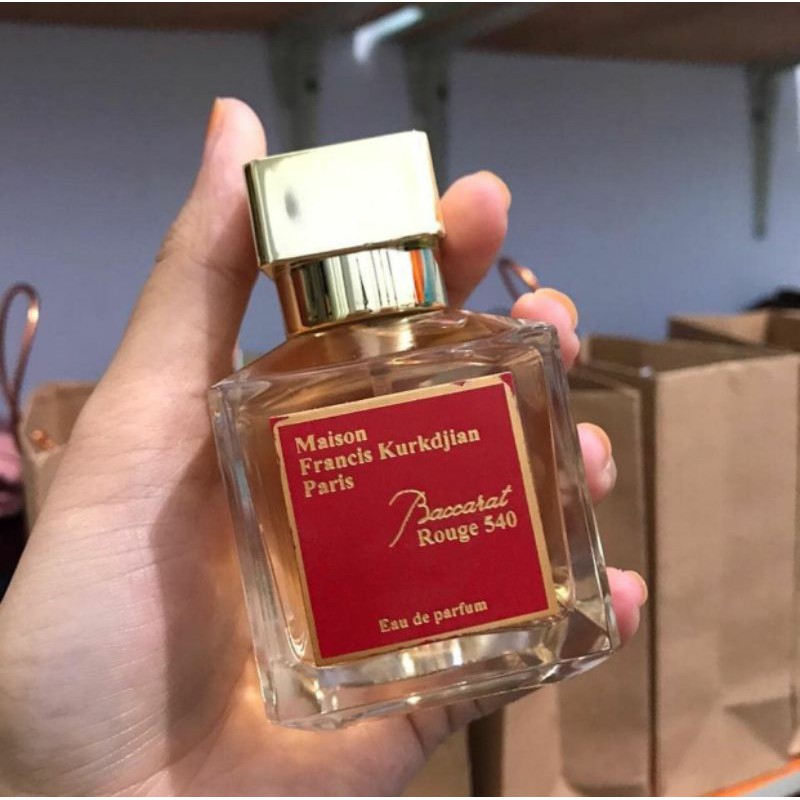 BACCARAT PUTIH