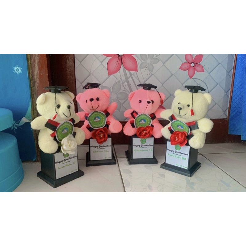 Boneka Wisuda