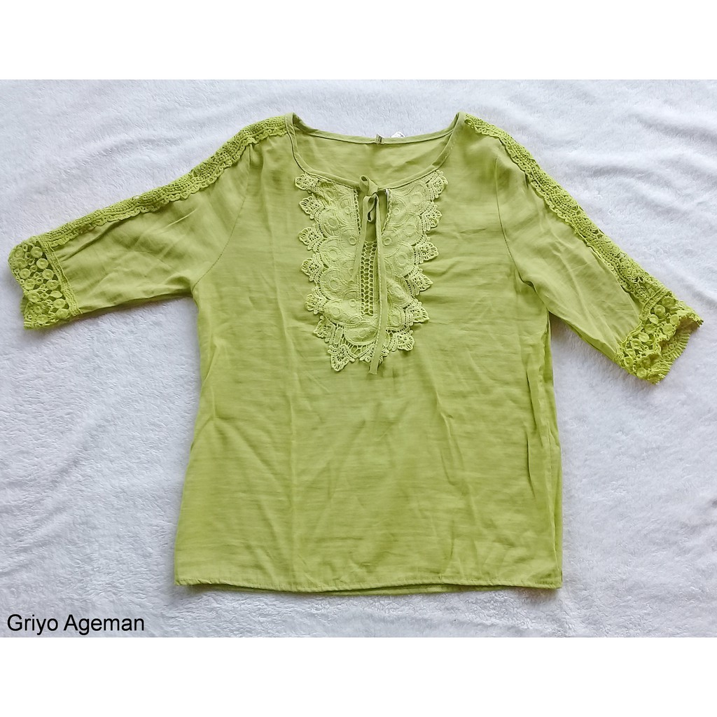 Blouse Hijau Motif Bunga