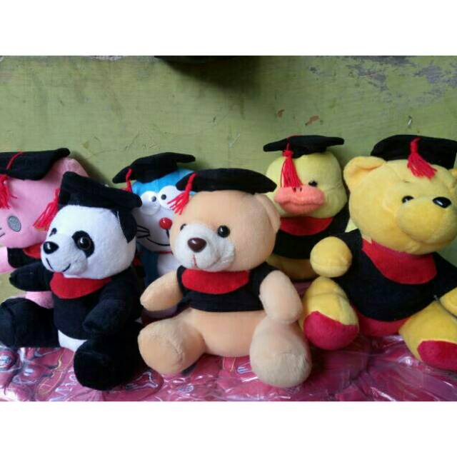 Boneka Wisuda karakter