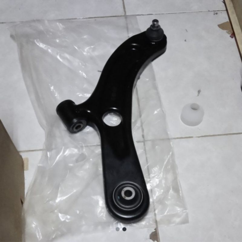lower arm suzuki Swift original