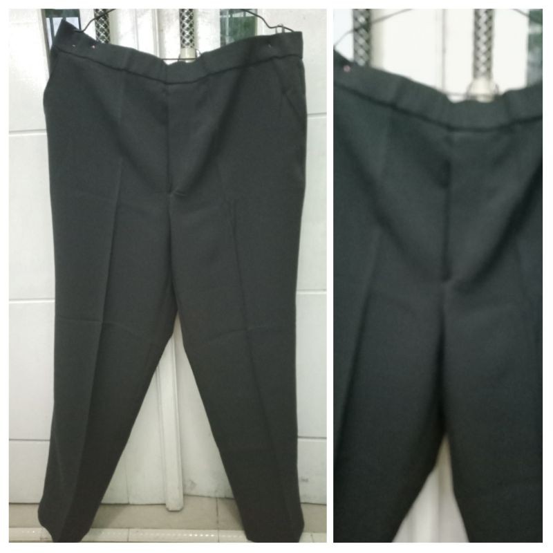 Celana branded St Yves