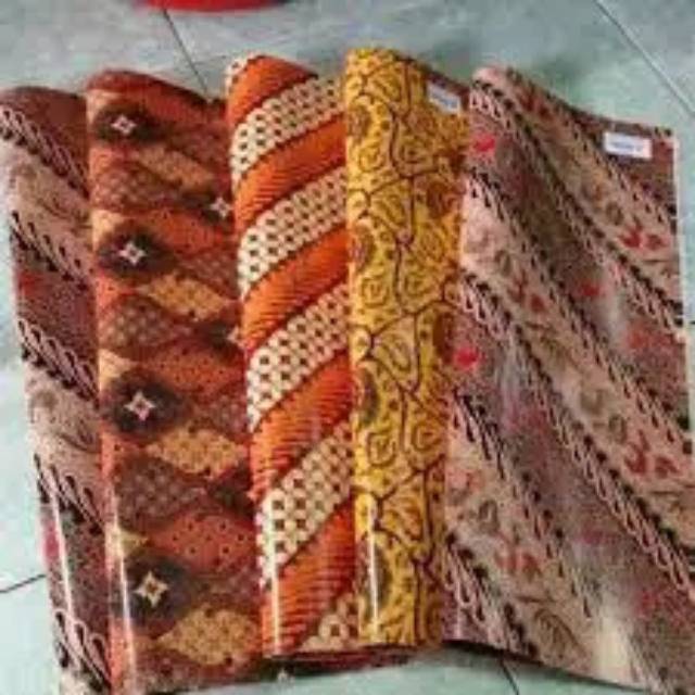 Kertas kado motif batik