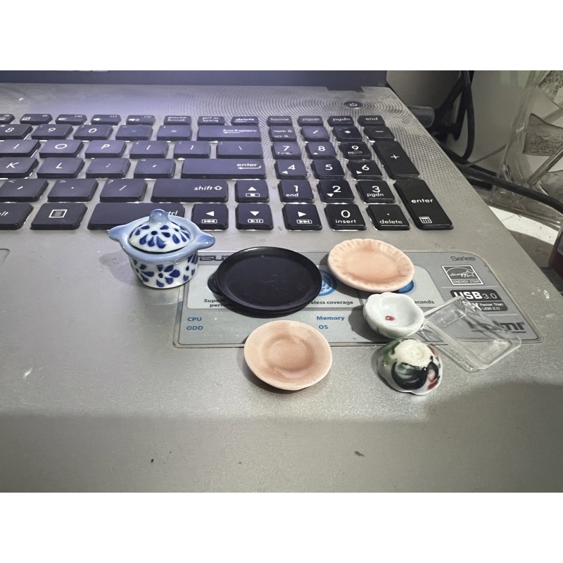 miniatur piring pink