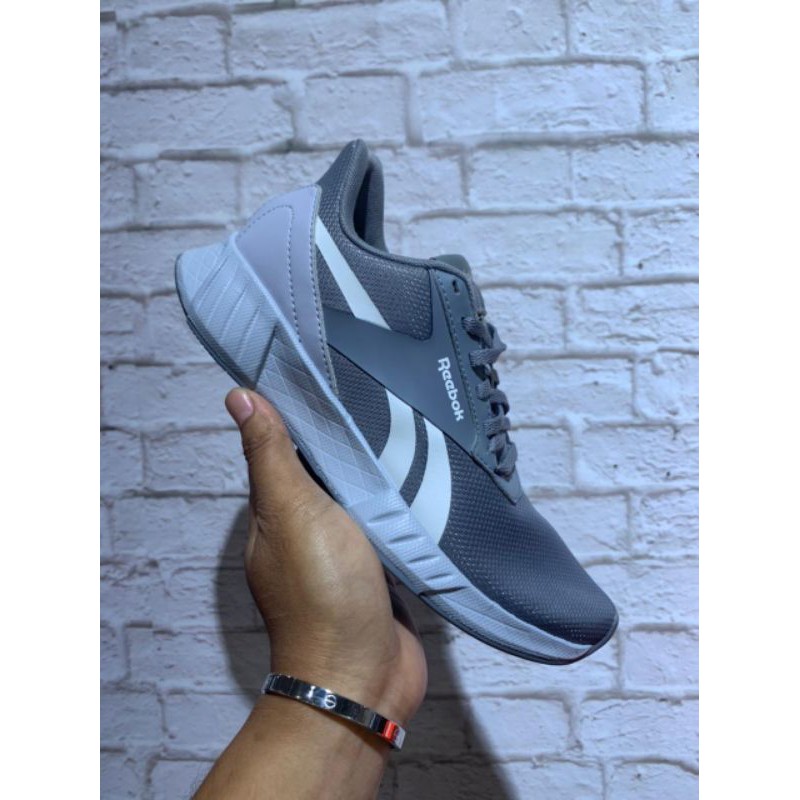 sepatu reebok